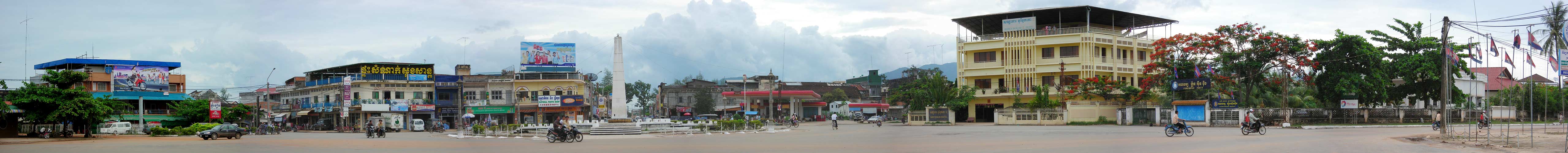 the traffice circle in downtown kampot, cambodia